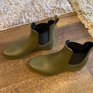 Green J Crew women’s Rain Boots in size 8